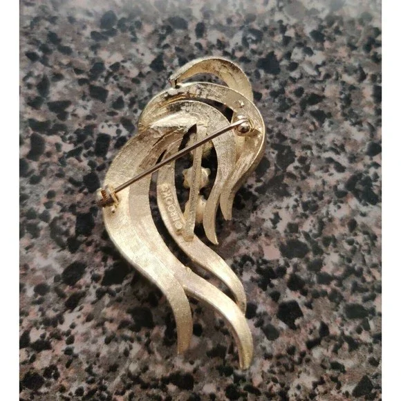 VINTAGE SIGNED BROOKS GOLD TWO-TONE SWIRLS WITH PEARLS 2" BROOCH PIN - Picture 2 of 4
